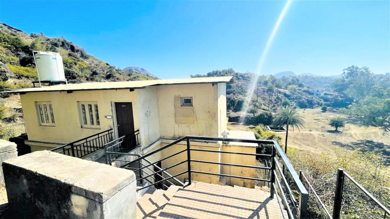 Shikhar Bunglow - A Stunning Valley View Bungalow In Mount Abu Bed and Breakfast Buitenkant foto