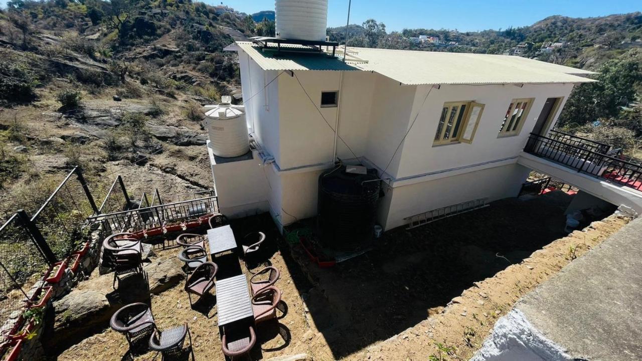 Shikhar Bunglow - A Stunning Valley View Bungalow In Mount Abu Bed and Breakfast Buitenkant foto