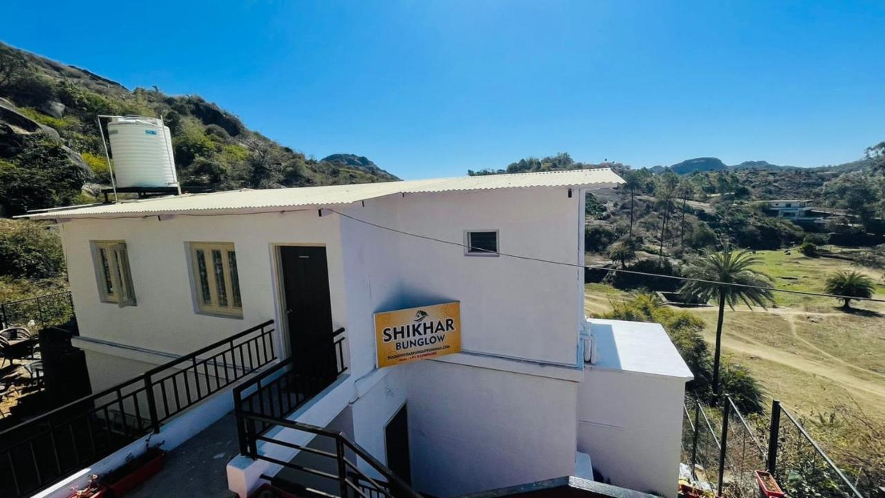 Shikhar Bunglow - A Stunning Valley View Bungalow In Mount Abu Bed and Breakfast Buitenkant foto