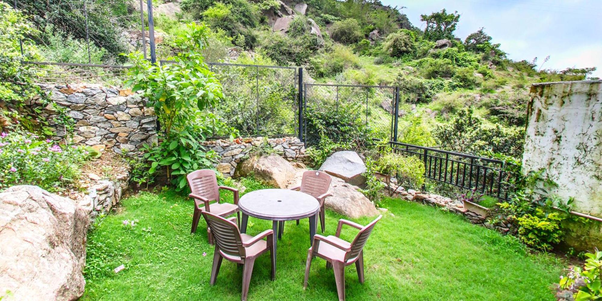 Shikhar Bunglow - A Stunning Valley View Bungalow In Mount Abu Bed and Breakfast Buitenkant foto